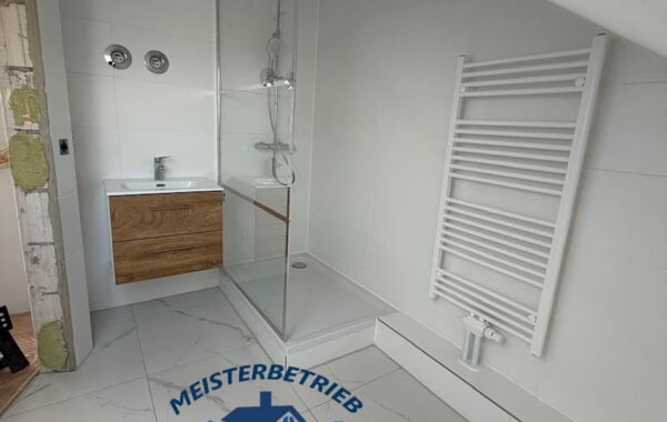 Preiswerte Bad Sanierung Dusche und Waschbecken